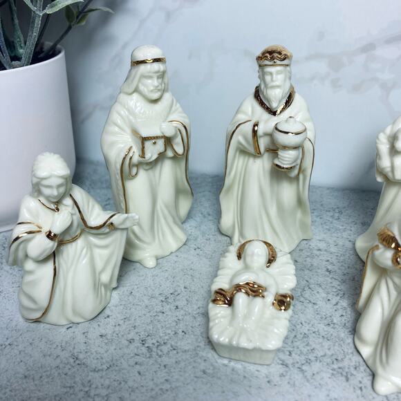 Vintage LEFTON China Nativity Scene Figurines Christmas Decor Gold - Picture 9 of 10